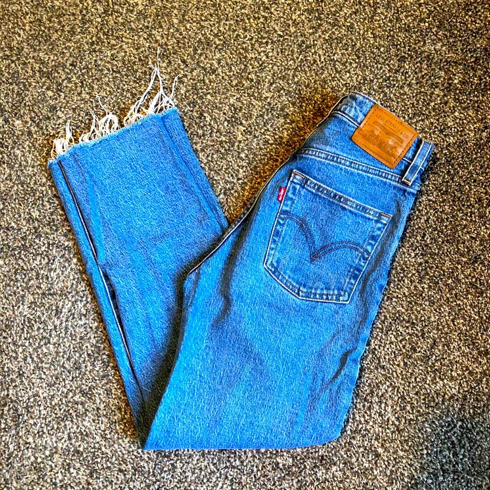 Levi’s Premium Ribcage Straight Ankle Jeans